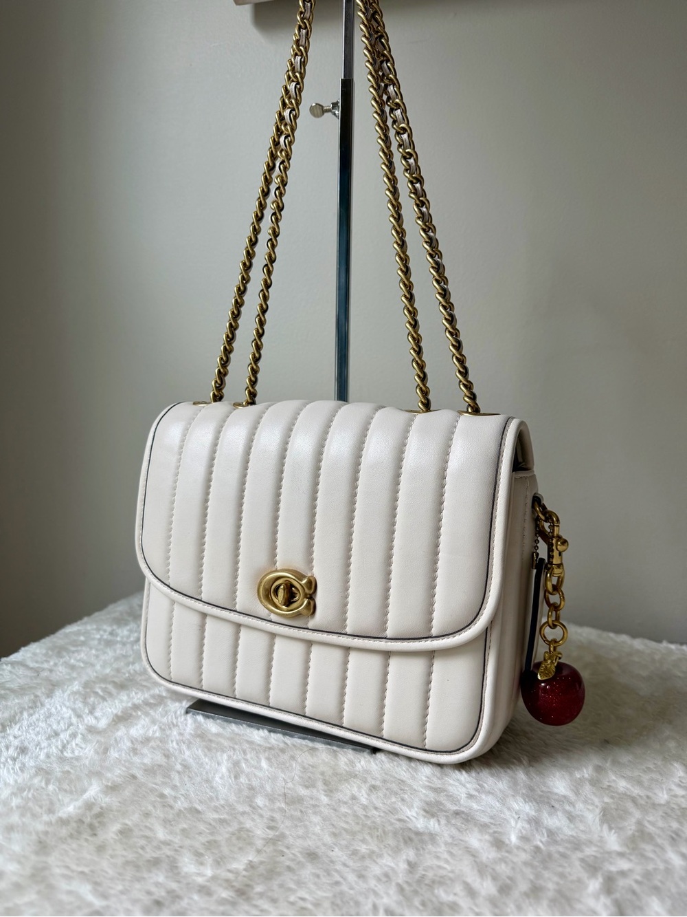 Coach Madison Shoulder Bag With Quilting in chalk off white with charm - Picture 3 of 16